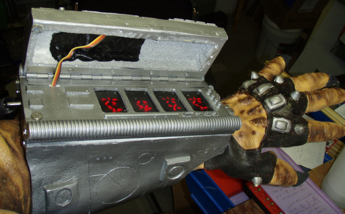 Left gauntlet with digits lit up